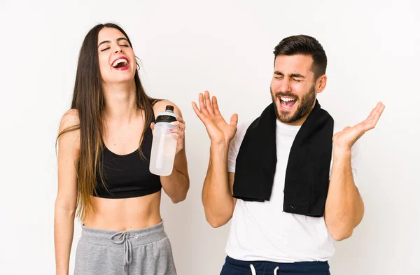 Casal Fitness Caucasiano Jovem Isolado Alegre Rindo Muito Conceito Felicidade — Fotografia de Stock