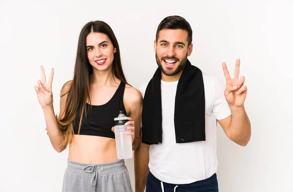 Kafkasyalı Genç Sporcu Çift Izole Edilmiş Zafer Işareti Gösteriyor Geniş — Stok fotoğraf