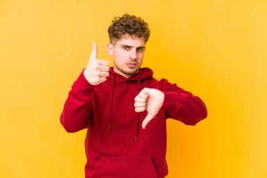  başparmaklar yukarı ve baş parmaklar aşağı, zor seçim konsepti