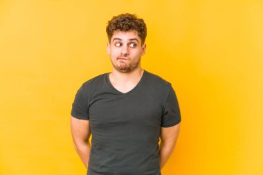  Kafası karışık, şüpheci ve kararsız..