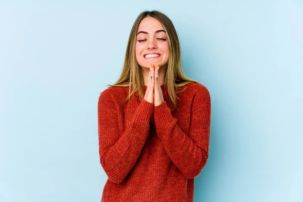 Young Caucasian Woman Isolated Blue Background Holding Hands Pray Mouth — Stock Photo, Image