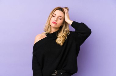 Sarışın genç kadın şokta. Önemli bir buluşmayı hatırladı..