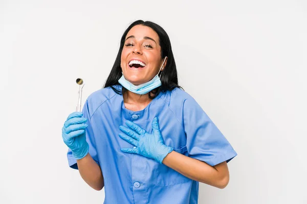 Οδοντίατρος Γυναίκα Απομονωμένη Λευκό Φόντο Γελάει Δυνατά Κρατώντας Χέρι Στο — Φωτογραφία Αρχείου