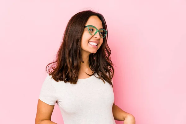 Young Mixed Race Hispanic Woman Isolated Confident Keeping Hands Hips — Stock Photo, Image