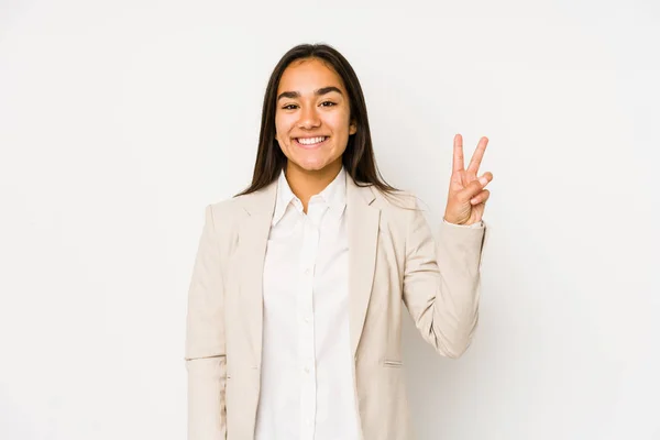 Mujer Joven Aislada Sobre Fondo Blanco Mostrando Signo Victoria Sonriendo —  Fotos de Stock