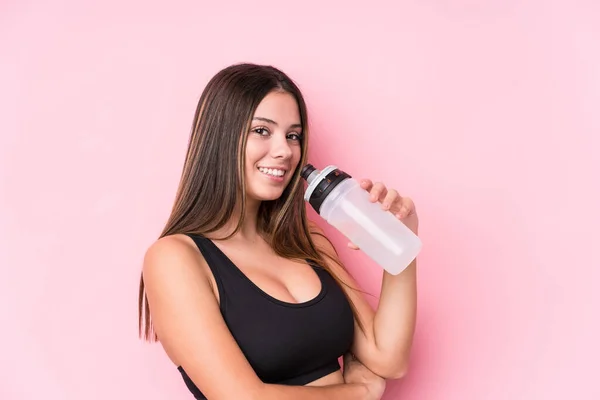 Giovane Donna Sportiva Caucasica Possesso Una Bottiglia Acqua — Foto Stock