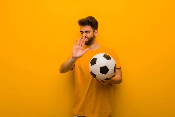 Jovem Jogador Futebol Homem Colocando Mão Frente — Fotografia de Stock