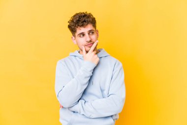  Düşünüyorum, bir strateji planlıyorum, bir işin nasıl olacağını düşünüyorum..