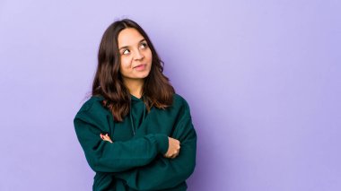 Genç melez İspanyol kadın amaçlarına ve amaçlarına ulaşmak için izole edilmiş.