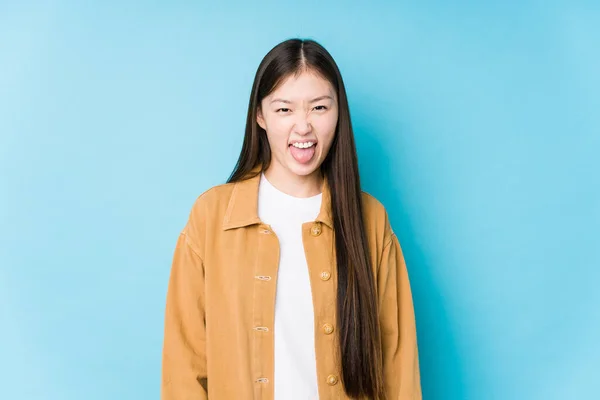 Young Chinese Woman Posing Blue Background Isolated Funny Friendly Sticking — Stock Photo, Image