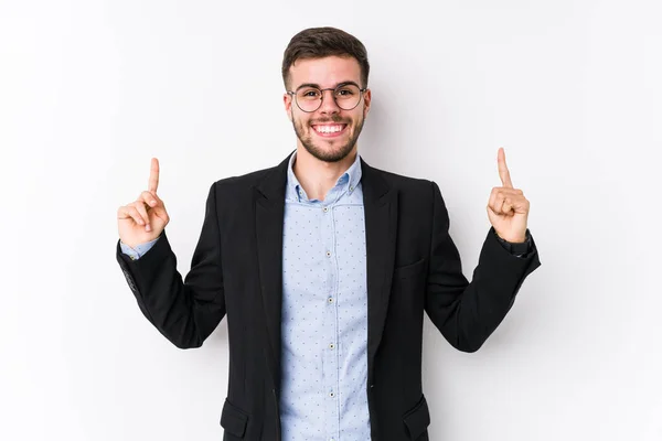 Joven Hombre Negocios Caucásico Posando Fondo Blanco Aislado Joven Hombre —  Fotos de Stock