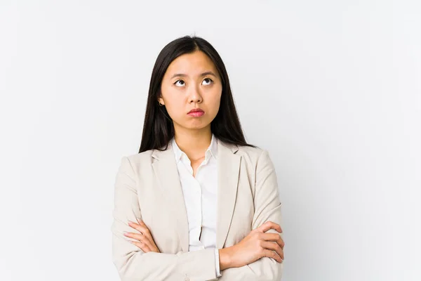 Junge Chinesische Geschäftsfrau Isoliert Müde Von Einer Sich Wiederholenden Aufgabe — Stockfoto