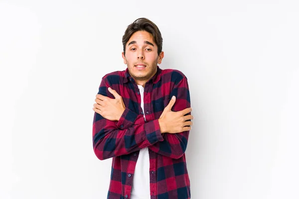 Joven Hombre Caucásico Posando Fondo Rosa Aislado Pasando Frío Debido —  Fotos de Stock