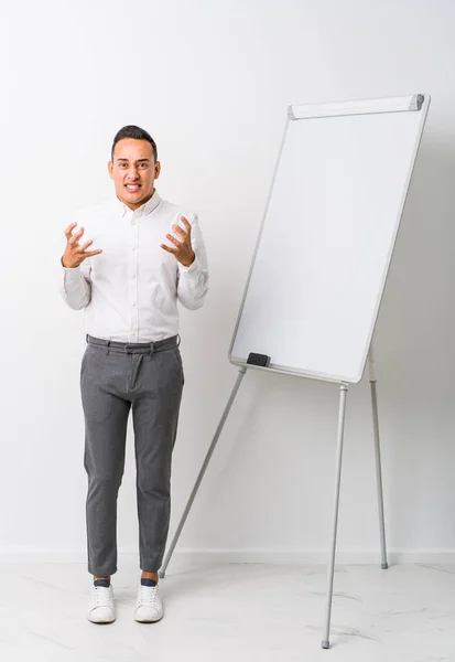 Young Latin Coaching Man Whiteboard Isolated Upset Screaming Tense Hands — Stock Photo, Image