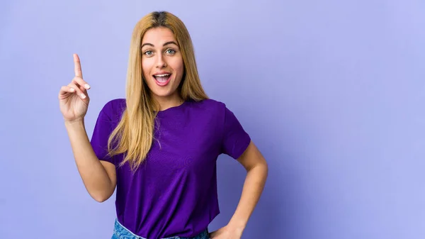 Young Blonde Woman Isolated Purple Background Having Idea Inspiration Concept — Stock Photo, Image