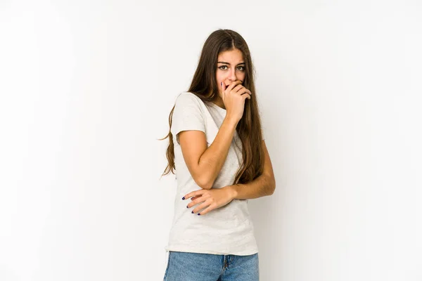 Mujer Joven Caucásica Aislada Sobre Fondo Blanco Asustada Asustada — Foto de Stock