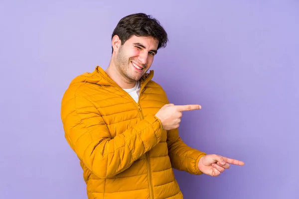 Young Man Isolated Purple Background Pointing Forefingers Copy Space Expressing — Stock Photo, Image