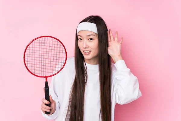 Jong Chinees Vrouw Spelen Badminton Geïsoleerd Proberen Naar Luisteren Een — Stockfoto