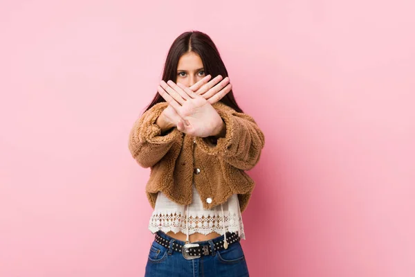 Jeune Femme Mignonne Faisant Geste Déni — Photo