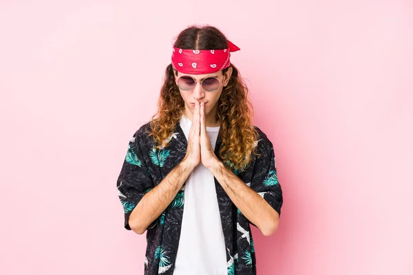 Young Hippie Caucasian Man Isolated Holding Hands Pray Mouth Feels — Stock Photo, Image