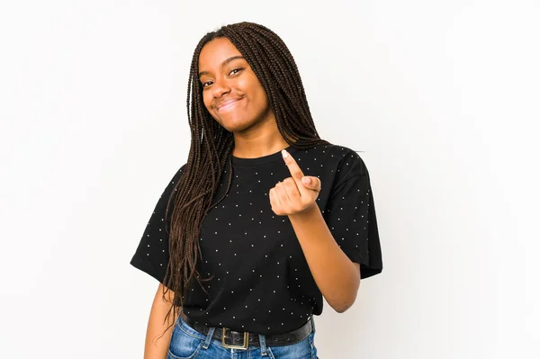 Jeune Femme Afro Américaine Isolée Sur Fond Blanc Pointant Doigt — Photo