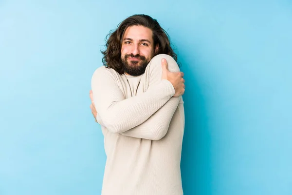 Young Long Hair Man Isolated Blue Background Hugs Smiling Carefree — Stock Photo, Image