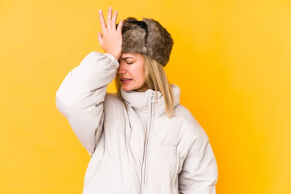 Junge Blonde Frau Trägt Winterkleidung Isoliert Junge Blonde Frau Isoliert — Stockfoto