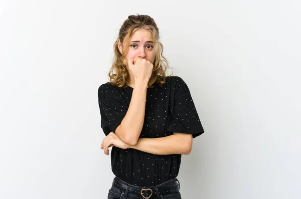 Mujer Caucásica Joven Blanco Backrgound Morder Las Uñas Nervioso Muy —  Fotos de Stock