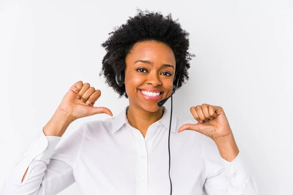 Ung Afrikansk Amerikansk Telemarketer Kvinna Isolerad Känner Sig Stolt Och — Stockfoto