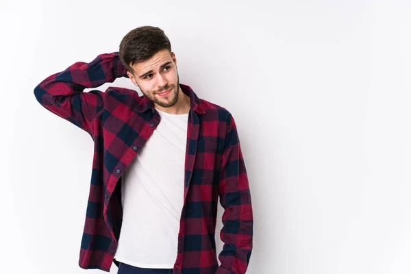 Joven Hombre Caucásico Posando Fondo Blanco Aislado Tocando Parte Posterior —  Fotos de Stock