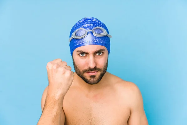 Junger Gutaussehender Schwimmer Der Isoliert Die Faust Vor Der Kamera — Stockfoto