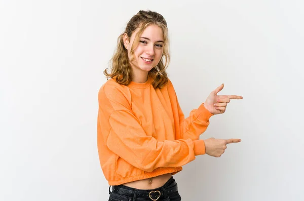 Beyaz Arka Planda Genç Beyaz Bir Kadın Işaret Parmaklarıyla Fotokopi — Stok fotoğraf