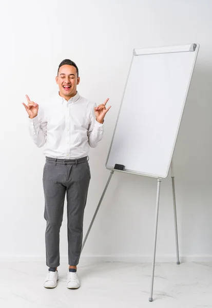 Young Latin Coaching Man Whiteboard Isolated Showing Rock Gesture Fingers — Stock Photo, Image