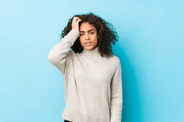 Jovem Afro Americana Cabelo Encaracolado Mulher Cansado Muito Sonolento Mantendo — Fotografia de Stock