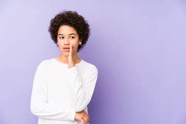 African American Little Boy Isolated Saying Secret Hot Braking News — Stock Photo, Image