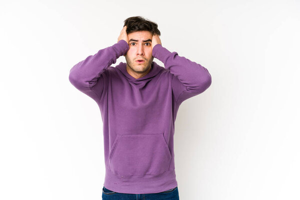 Молодой человек, изолированный на белом фоне в шоке, она вспомнила важную встречу
.