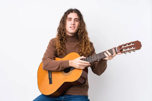 Joven Caucásico Hombre Jugando Guitarra Aislado Riendo Divertirse —  Fotos de Stock