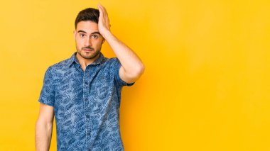 Sarı fırında mahsur kalmış genç beyaz adam şoka uğruyor, önemli bir toplantı hatırladı..