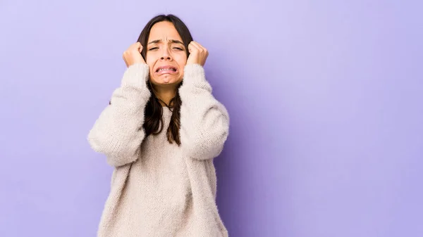 Mujer Hispana Joven Mestiza Aislada Llorando Infeliz Con Algo Agonía —  Fotos de Stock