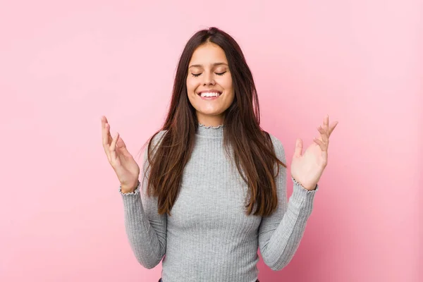 Jovem Mulher Bonita Alegre Rindo Muito Conceito Felicidade — Fotografia de Stock