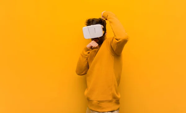 Joven Con Gafas Realidad Virtual —  Fotos de Stock