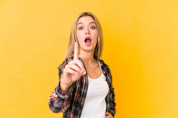 Young Blonde Caucasian Woman Isolated Yellow Background Having Idea Inspiration — Stock Photo, Image