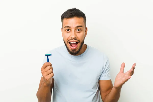 Young South Asian Man Holding Razor Blade Receiving Pleasant Surprise — Stock Photo, Image