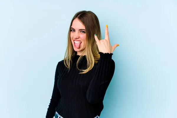 Young Caucasian Woman Isolated Blue Background Showing Rock Gesture Fingers — Stock Photo, Image