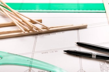 Uygulama düzleminde radyo kontrollü uçak modeli kuyruk kontrolü