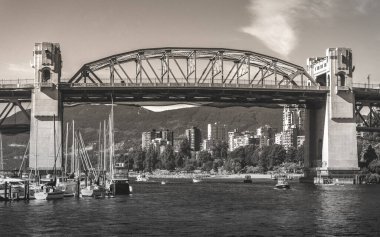 Vancouver 'da Art Deco tarzı Burrard köprüsü. Kitsilano ile Vancouver, Kanada arasındaki bağlantı.
