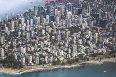 Vancouver 'daki güzel şehir merkezi ve Stanley parkı Kanada' daki British Columbia deniz uçağından.
