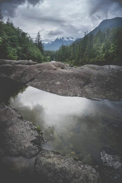 Wally Creek Szépsége Erdő Vad Folyó Sziklák Fák Vancouver Szigeten — Stock Fotó