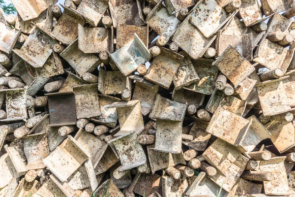 İnşaat alanında eski çeliği yığın