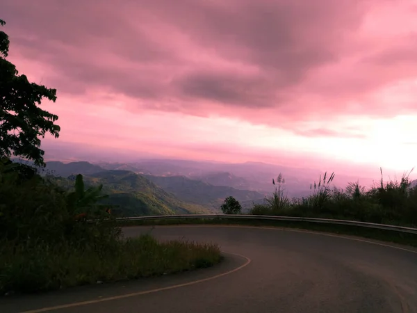 Perigosa Curva Para Baixo Montanha — Fotografia de Stock